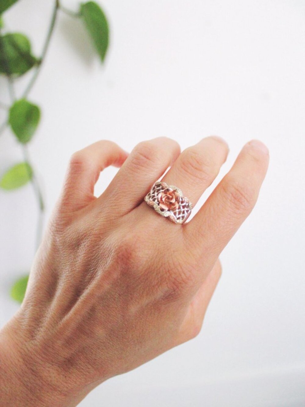 Vintage Black Hills Gold Carved Rose Basket-Weave Ring Sterling Silver 12k Rose - Picture 6 of 12